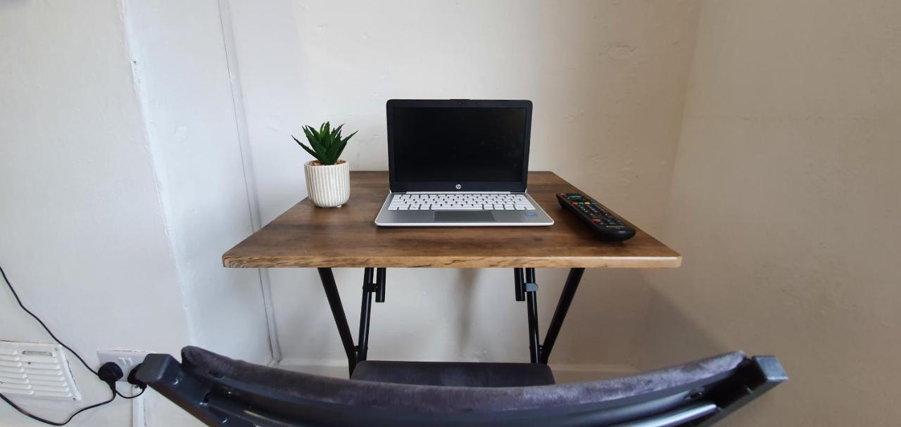 Fast Broadband, Budget Stay, Free Netflix. カーディフ エクステリア 写真