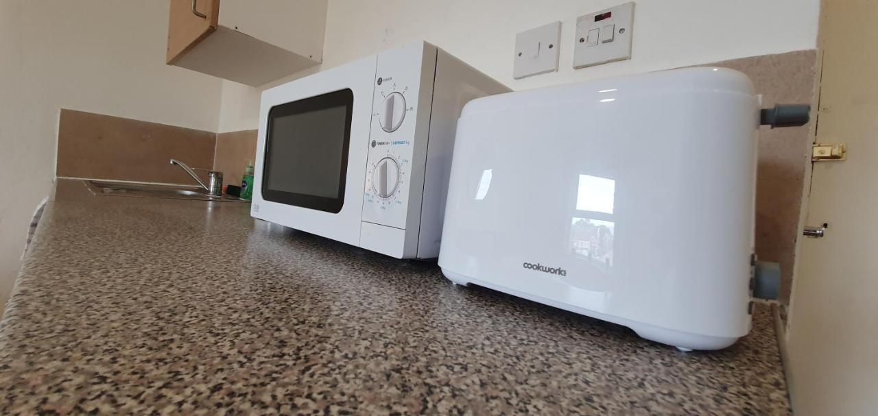 Fast Broadband, Budget Stay, Free Netflix. カーディフ エクステリア 写真