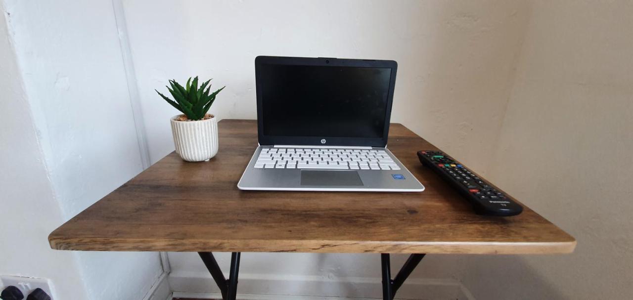 Fast Broadband, Budget Stay, Free Netflix. カーディフ エクステリア 写真